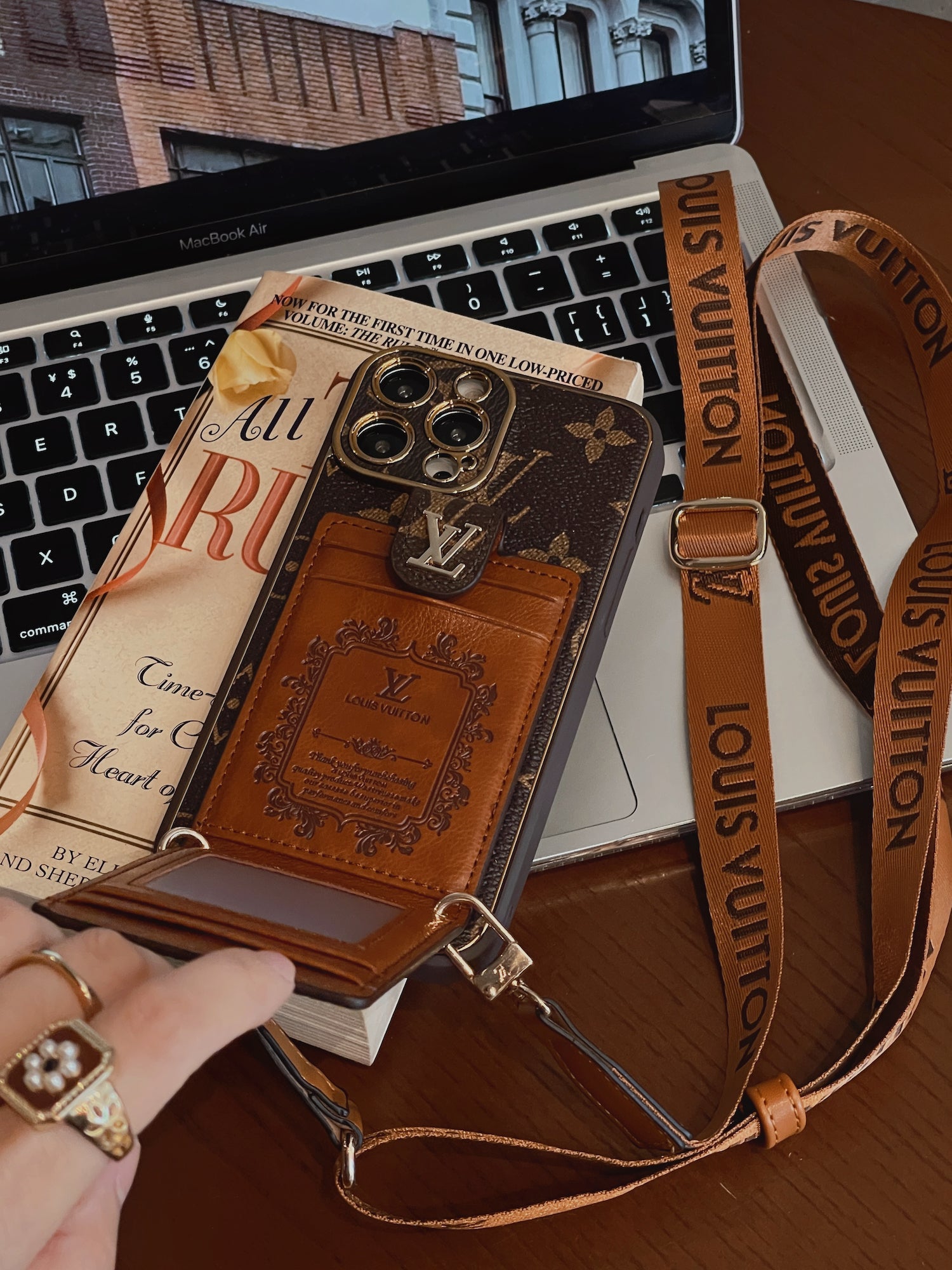 Coque louis vuitton avec porte carte à bandoullière