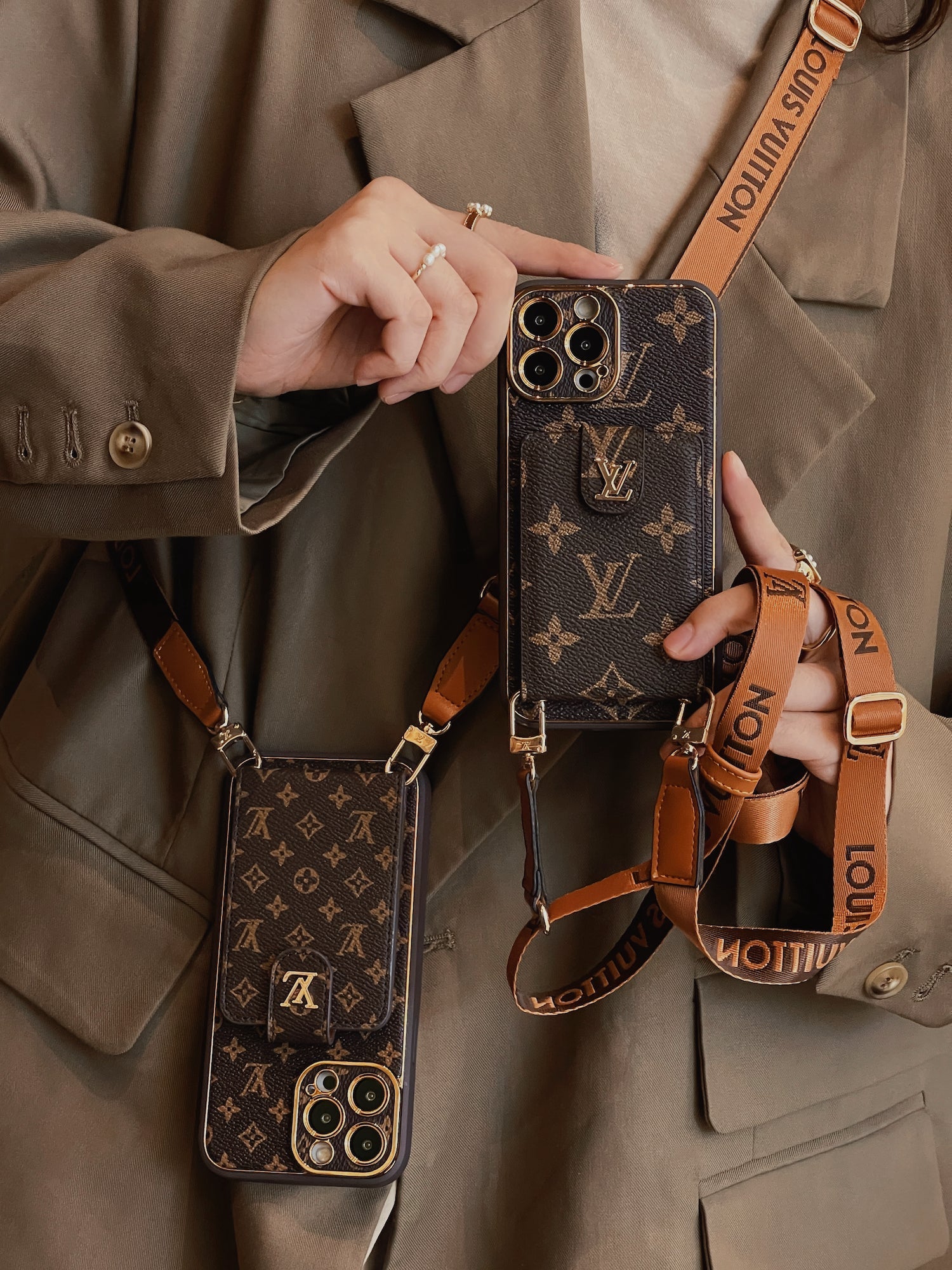 Coque louis vuitton avec porte carte à bandoullière